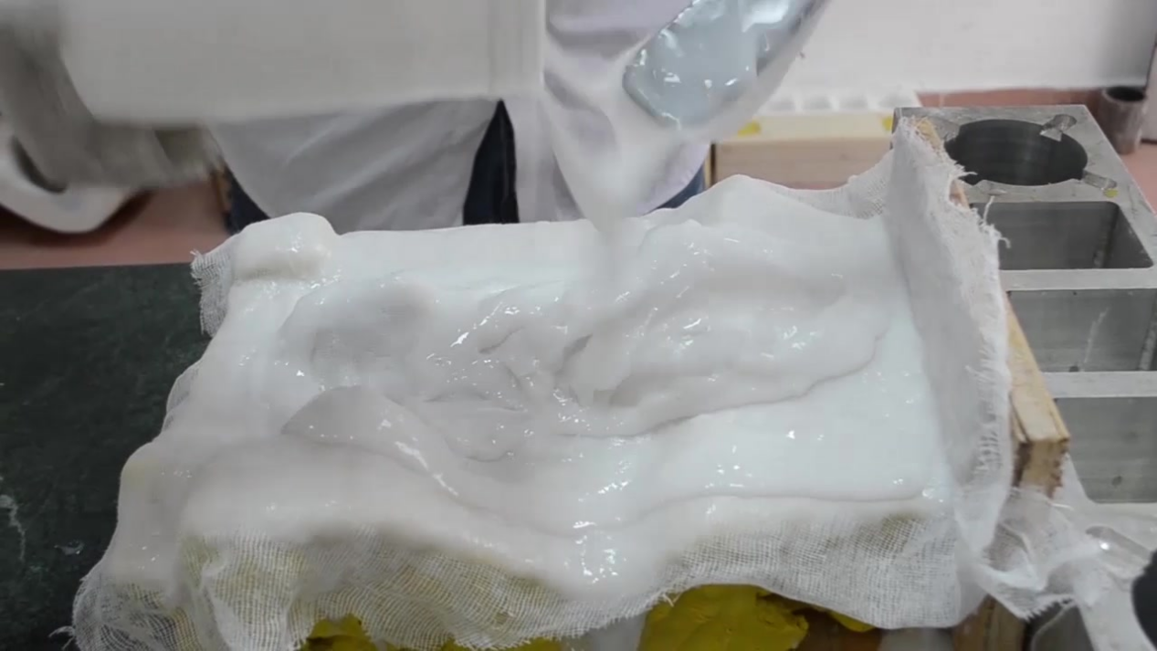 縮合型模具硅膠刷模和倒模適合用什么硬度的硅膠？